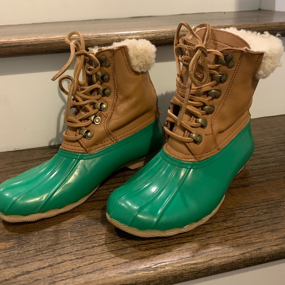 Green topsider water proof sperry snow/rain boots.